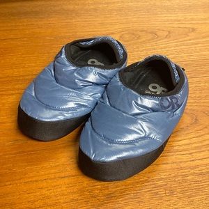 Women’s outdoor research slippers size xs
